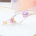 book thumb page holder with flowers