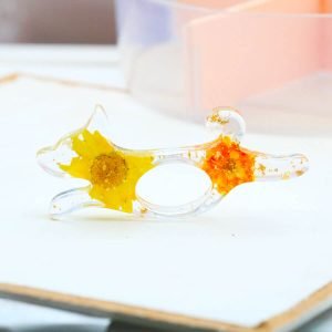 dog shaped book page thumb holder