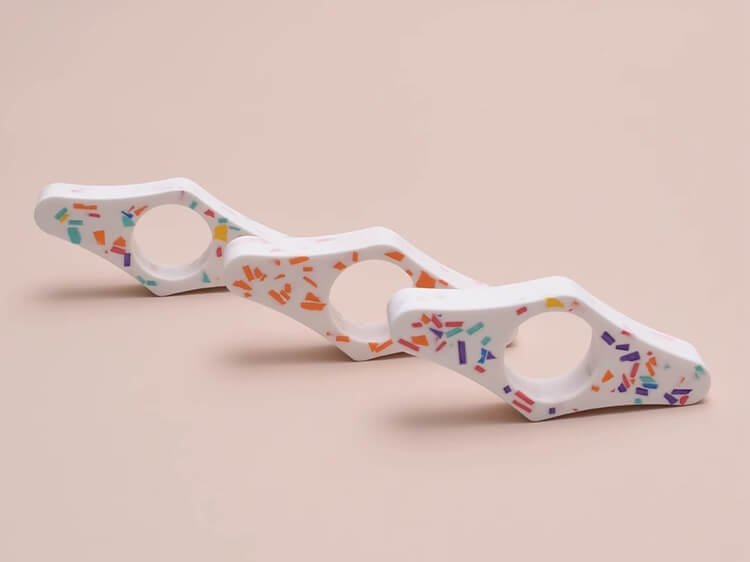 thumb book holder for reading